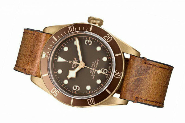 Tudor-Heritage-Black-Bay-Bronze002pub