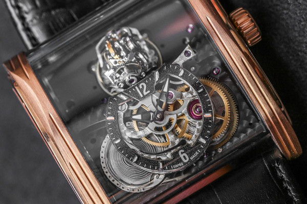Triple Axis Tourbillon pub 01